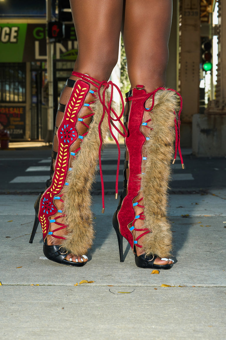 BLACK MULTI STITCH AND FUR SANDAL