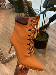 Thin-Heeled Point-Tether Boots